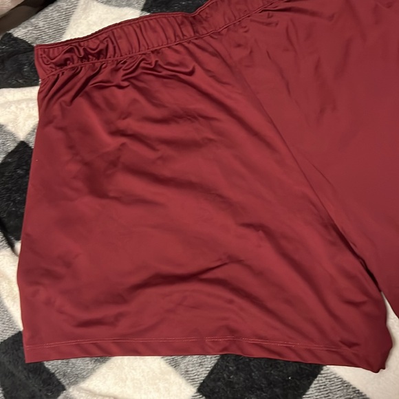 Nike Gym Shorts. Maroon size 2X with pockets! - Picture 7 of 9